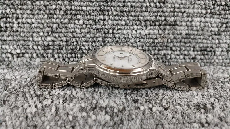 SEIKO Quarz-Analog-Armbanduhr 1B22-0BA0