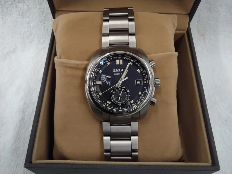 SEIKO ASTRON Titanium Modell Funkgesteuerte Solaruhr SBXY003
