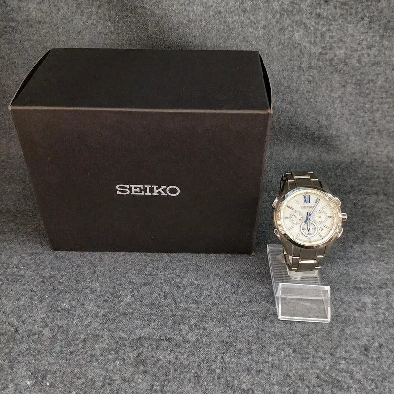 SEIKO Solar-Armbanduhr 8B92-0AT0