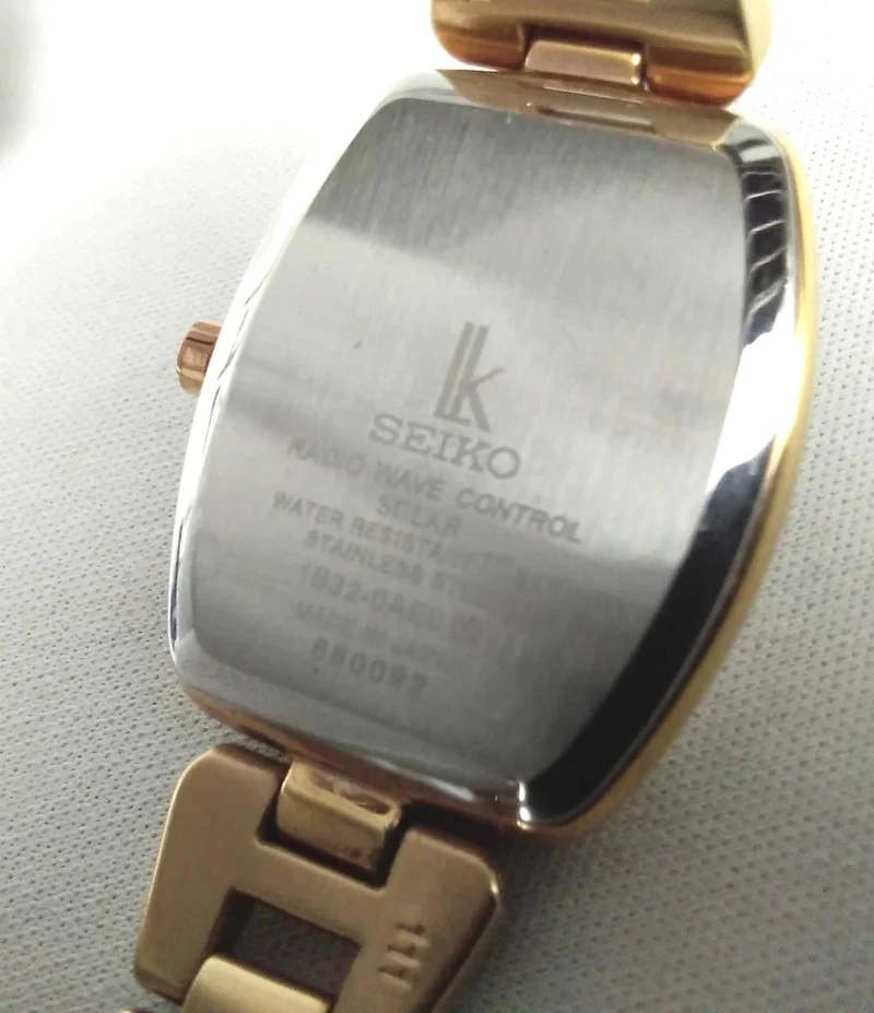 SEIKO Solar-Armbanduhr 1B32-0AE0