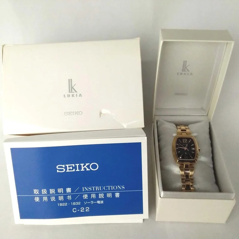 SEIKO Solar-Armbanduhr 1B32-0AE0