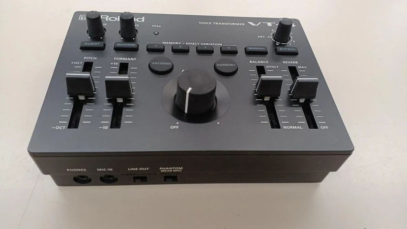 ROLAND Voice Transformers VT-4