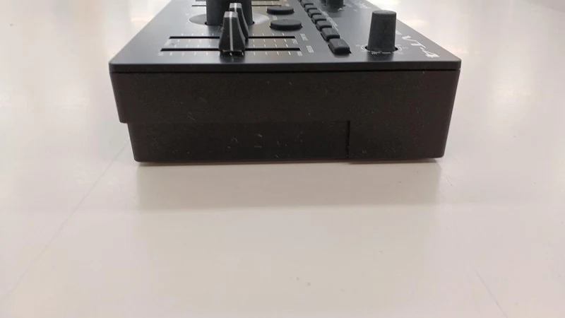 ROLAND Voice Transformers VT-4