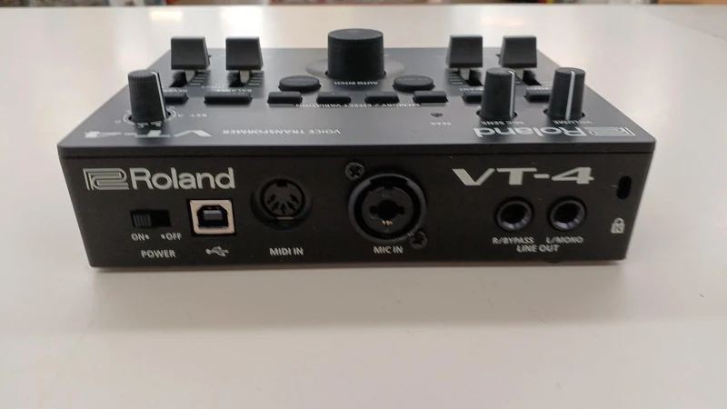 ROLAND Voice Transformers VT-4