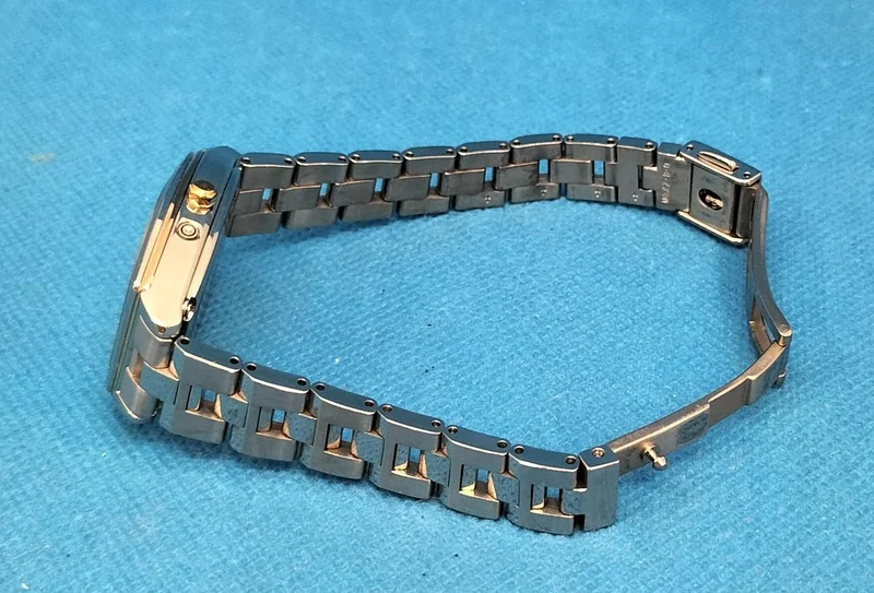 SEIKO Quarz-Analog-Armbanduhr SSQW032