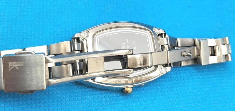 SEIKO Quarz-Analog-Armbanduhr SSQW032