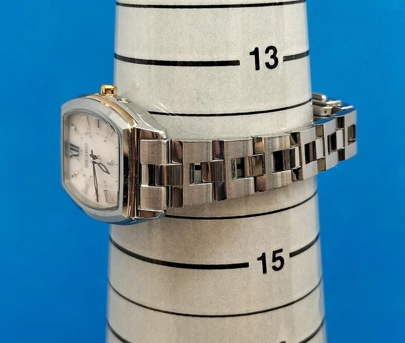 SEIKO Quarz-Analog-Armbanduhr SSQW032