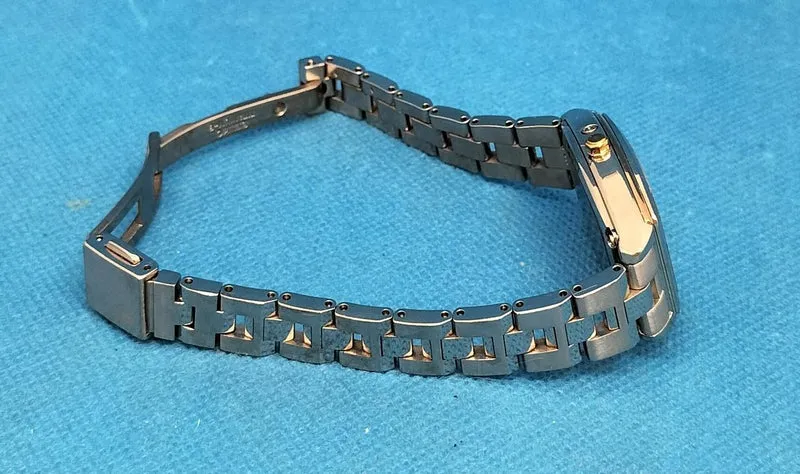 SEIKO Quarz-Analog-Armbanduhr SSQW032