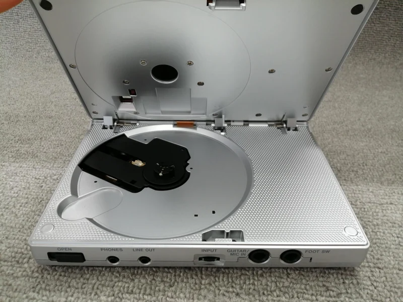 TASCAM Tragbarer CD-Gitarrentrainer CD-GT2