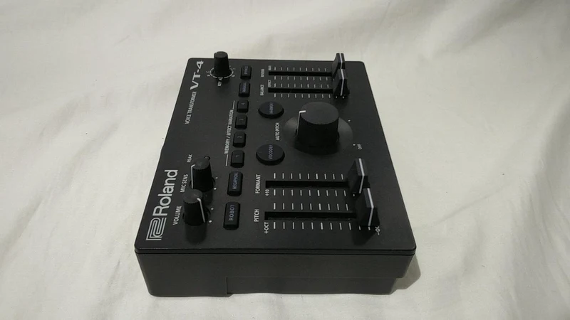 ROLAND Vocal Effects VT-4