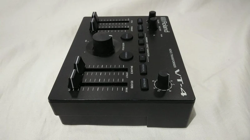 ROLAND Vocal Effects VT-4