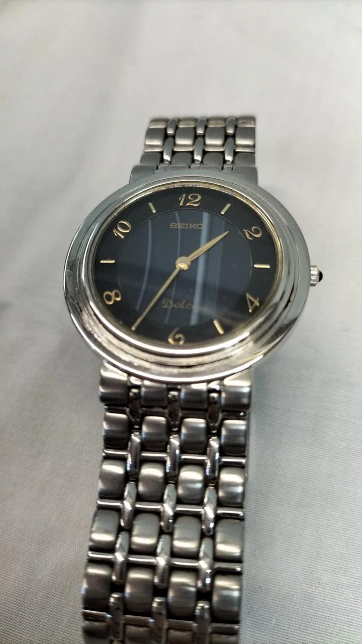 SEIKO Quarz-Armbanduhr DOLCE 8N40-6050 18KT Gravur *Lünette fehlt