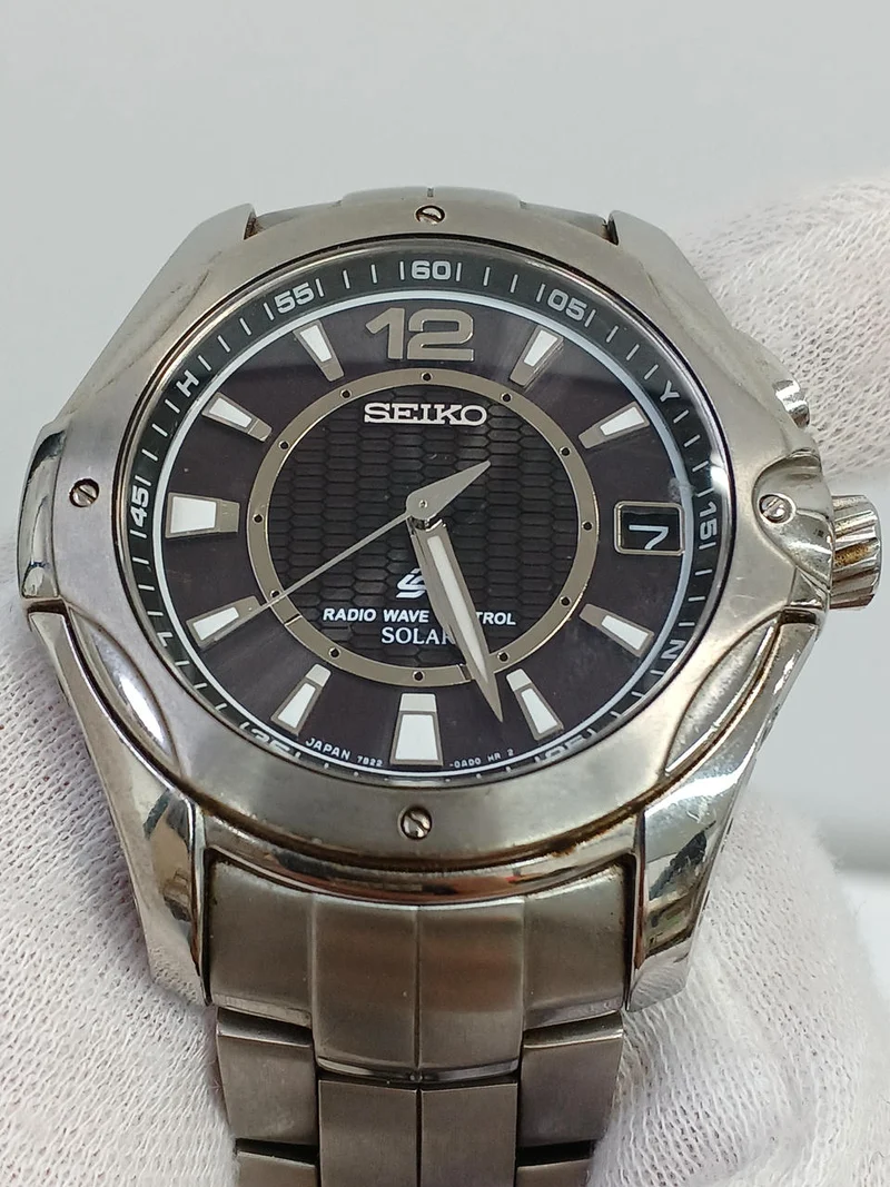 SEIKO Solar-Armbanduhr 7B22-0AA0