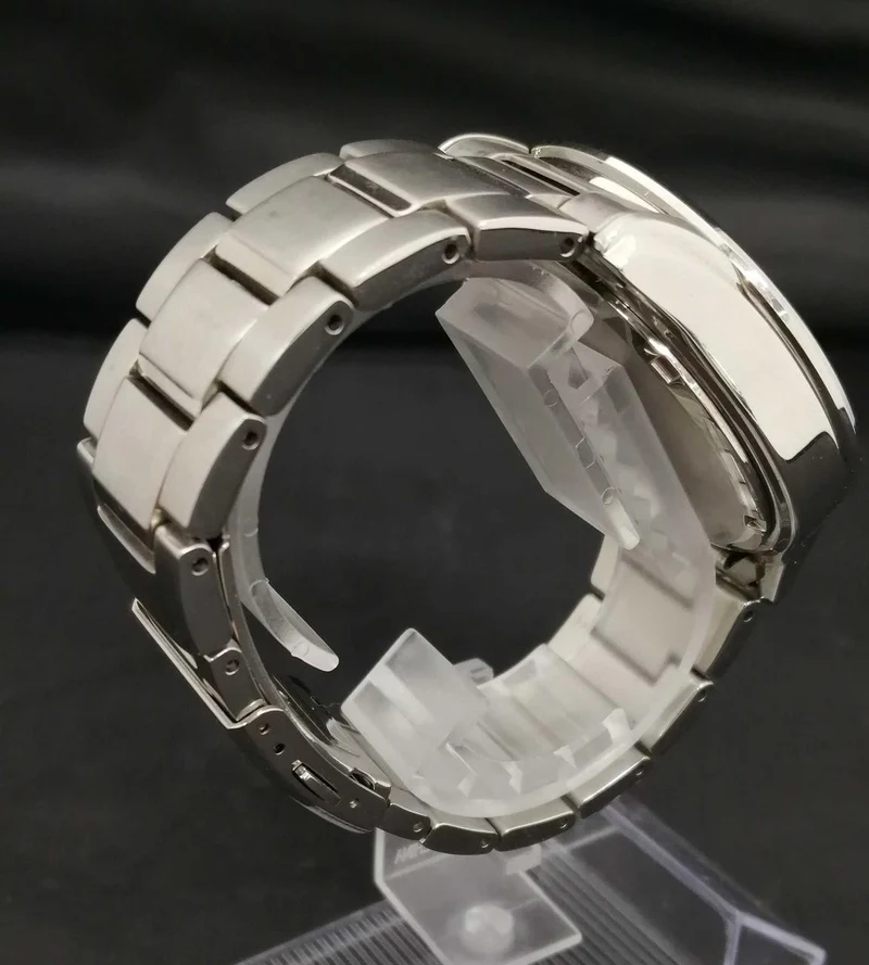 SEIKO Solaruhr V175-0DM0