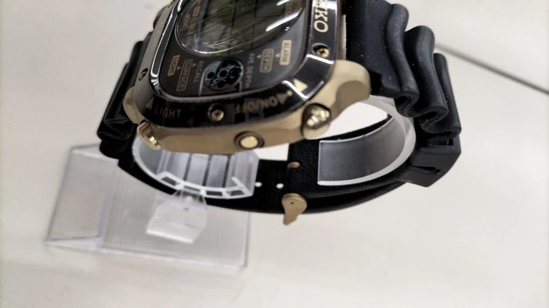 SEIKO Quarz-Digitaluhr M725-5A00