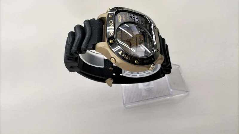 SEIKO Quarz-Digitaluhr M725-5A00