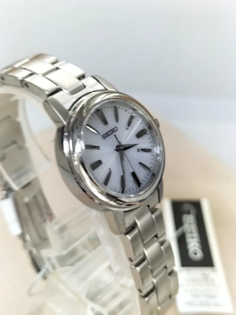 SEIKO Solar-Armbanduhr 1B25-0AV0