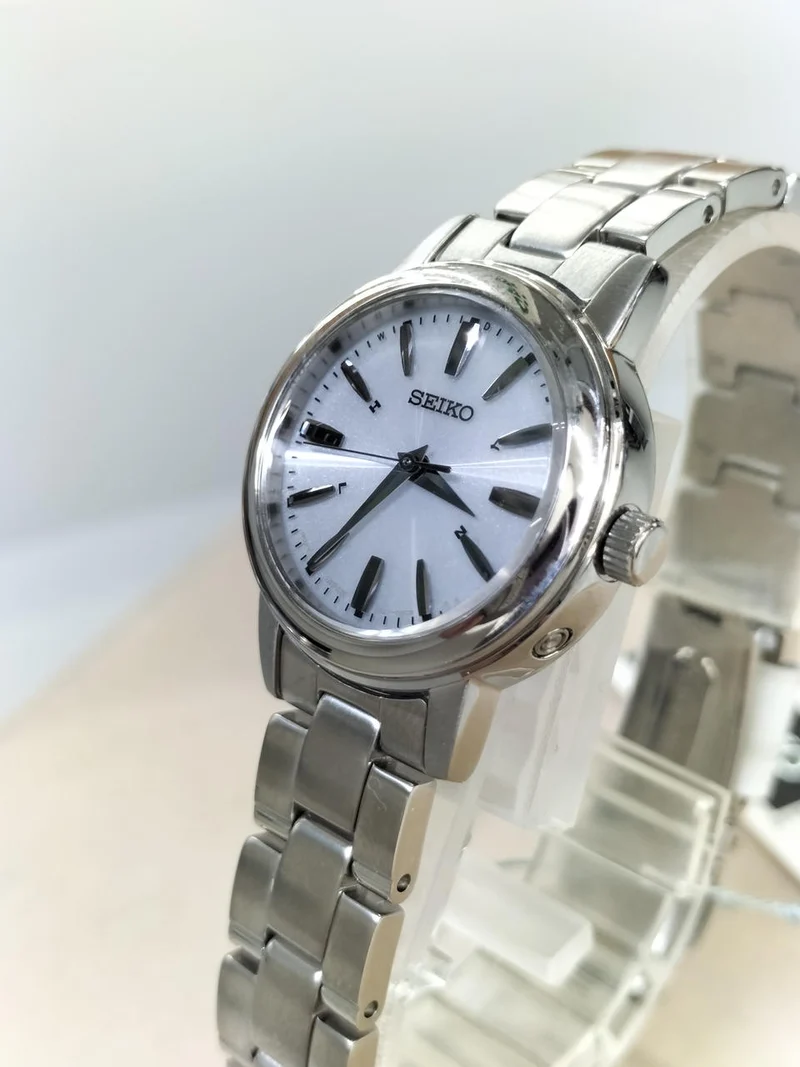 SEIKO Solar-Armbanduhr 1B25-0AV0