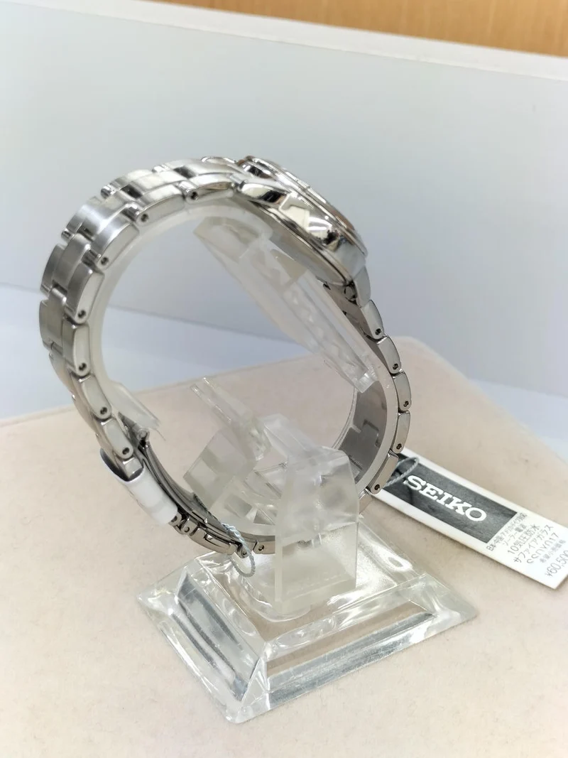 SEIKO Solar-Armbanduhr 1B25-0AV0