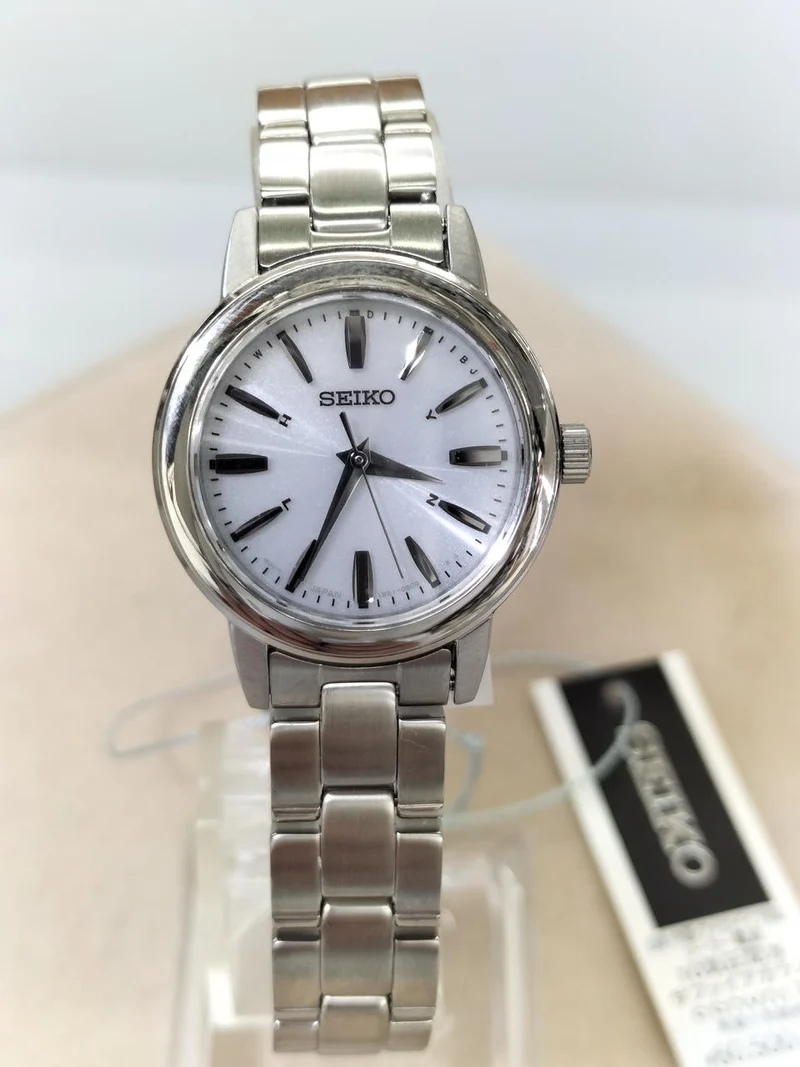 SEIKO Solar-Armbanduhr 1B25-0AV0