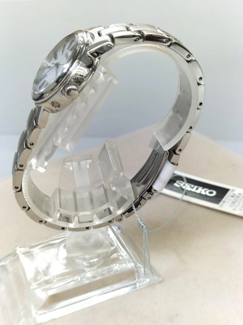 SEIKO Solar-Armbanduhr 1B25-0AV0