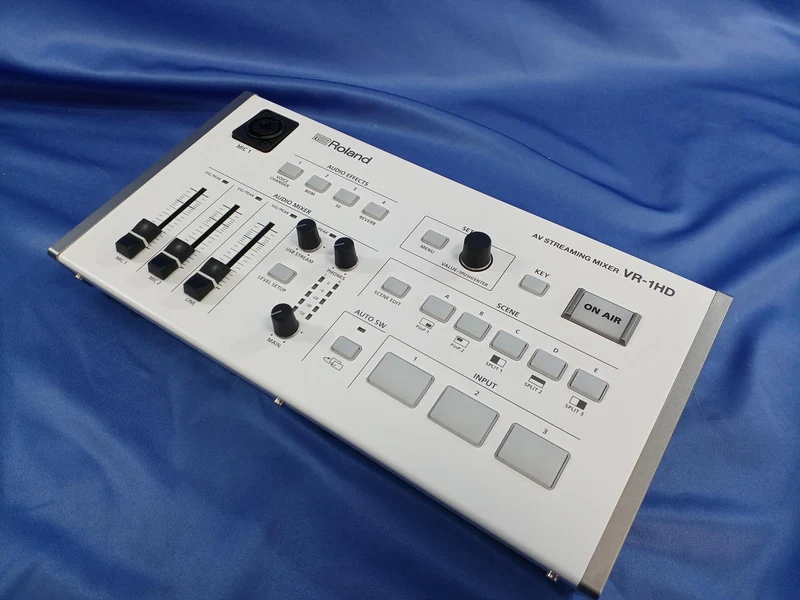 ROLAND AV-Streaming-Mixer VR-1HD