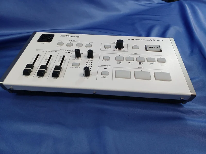 ROLAND AV-Streaming-Mixer VR-1HD