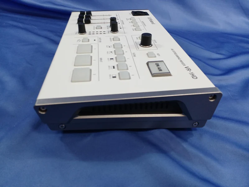 ROLAND AV-Streaming-Mixer VR-1HD