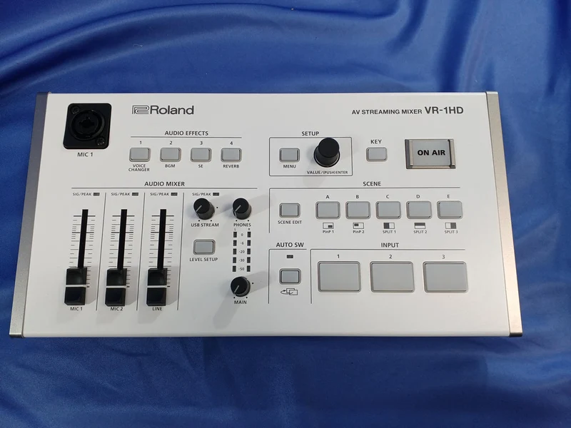 ROLAND AV-Streaming-Mixer VR-1HD