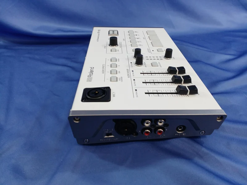 ROLAND AV-Streaming-Mixer VR-1HD