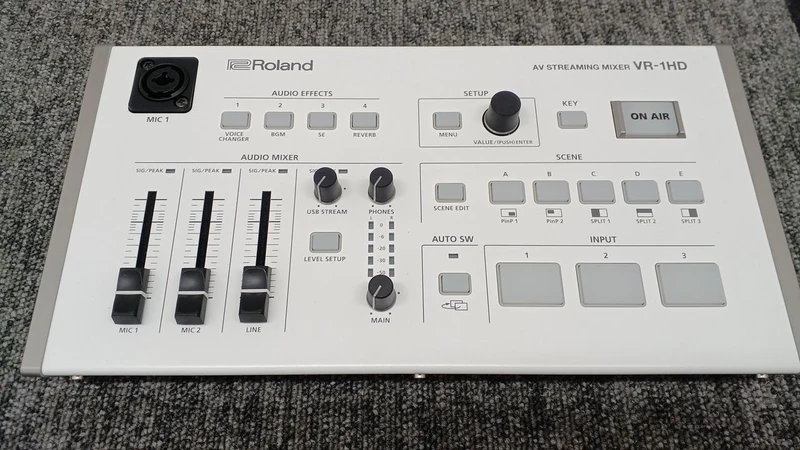 ROLAND Streaming Mixer VR-1HD