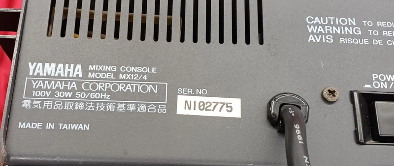 YAMAHA 12-Kanal-Analogmischer MX12/4
