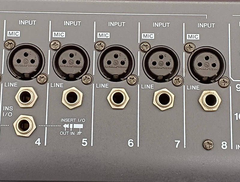 YAMAHA 12-Kanal-Analogmischer MX12/4
