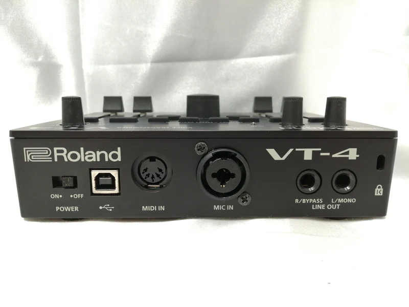 ROLAND Vocal Effects VT-4