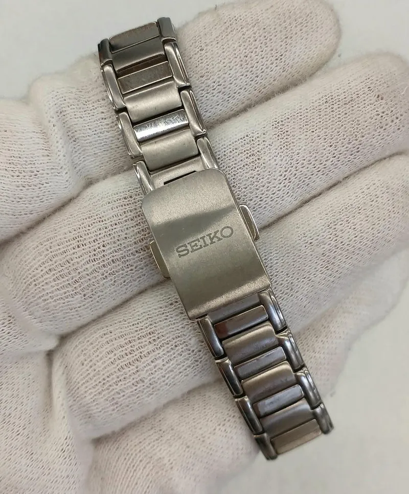 SEIKO Solar-Armbanduhr 3B51-0AD0