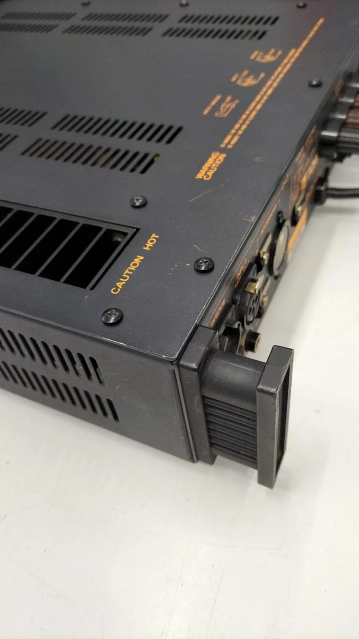 TOA Leistungsverstärker Rack Typ P75D