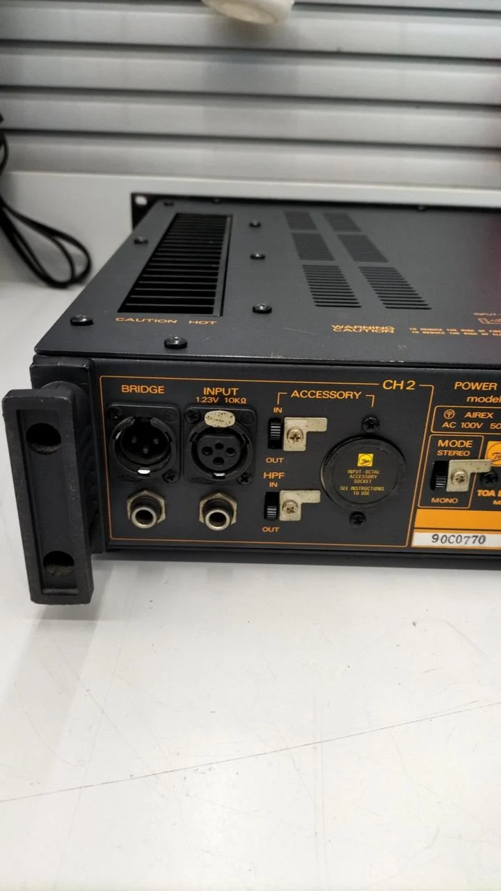TOA Leistungsverstärker Rack Typ P75D