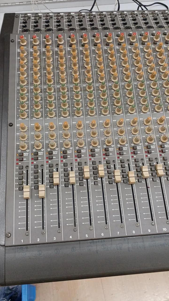 [SCHROTT] TASCAM Mischer M-2524