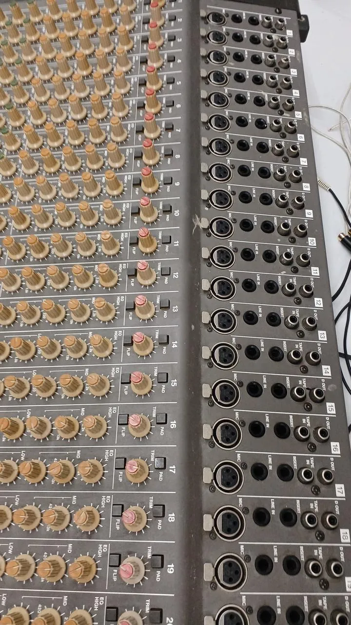 [SCHROTT] TASCAM Mischer M-2524