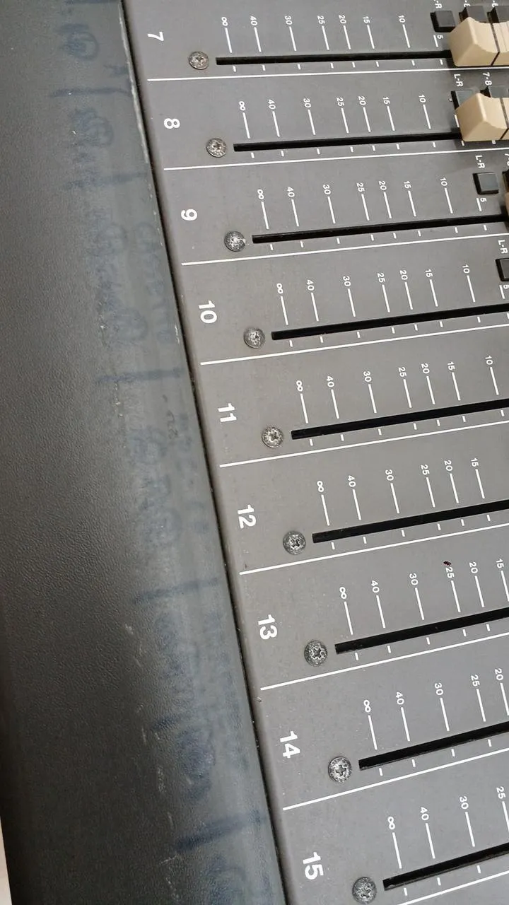[SCHROTT] TASCAM Mischer M-2524