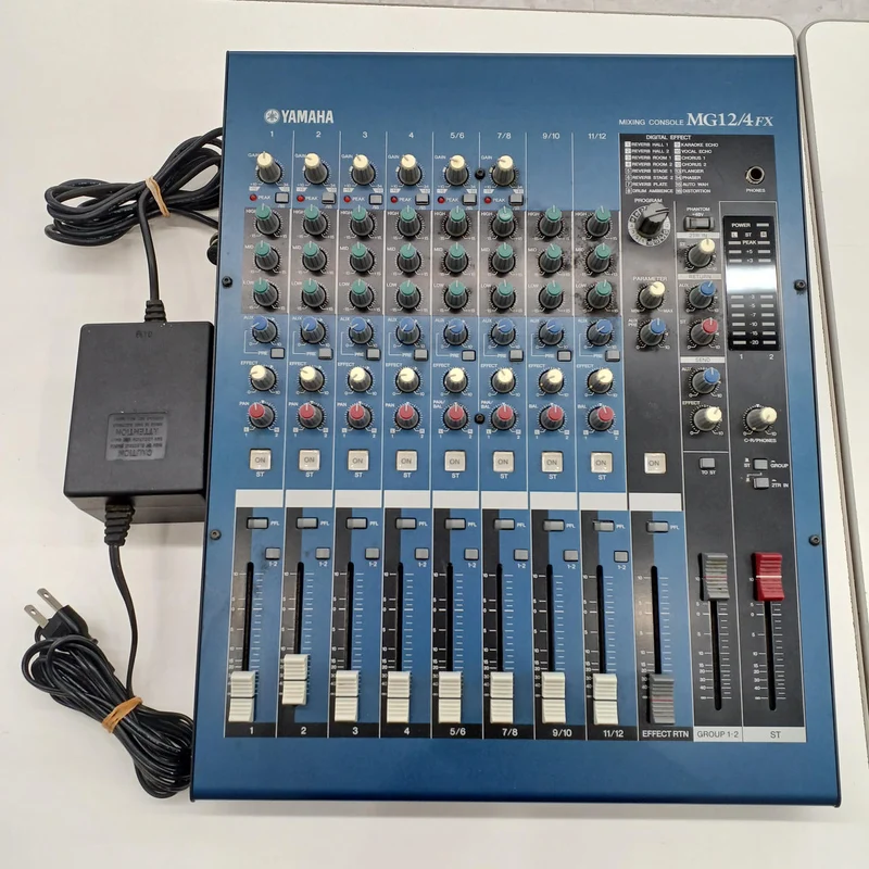 [SCHROTT] YAMAHA Analogmixer MG12/4FX