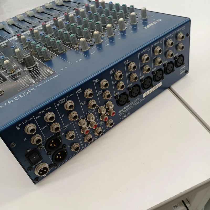 [SCHROTT] YAMAHA Analogmixer MG12/4FX