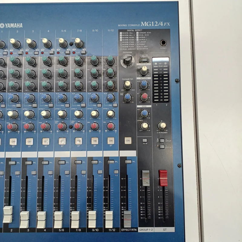[SCHROTT] YAMAHA Analogmixer MG12/4FX