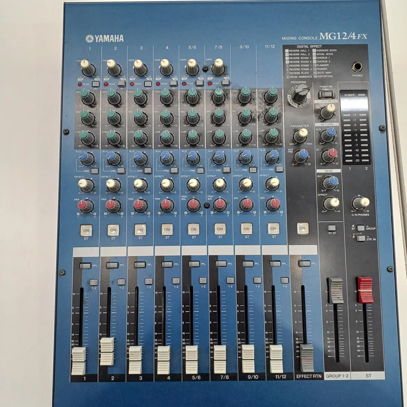 [SCHROTT] YAMAHA Analogmixer MG12/4FX