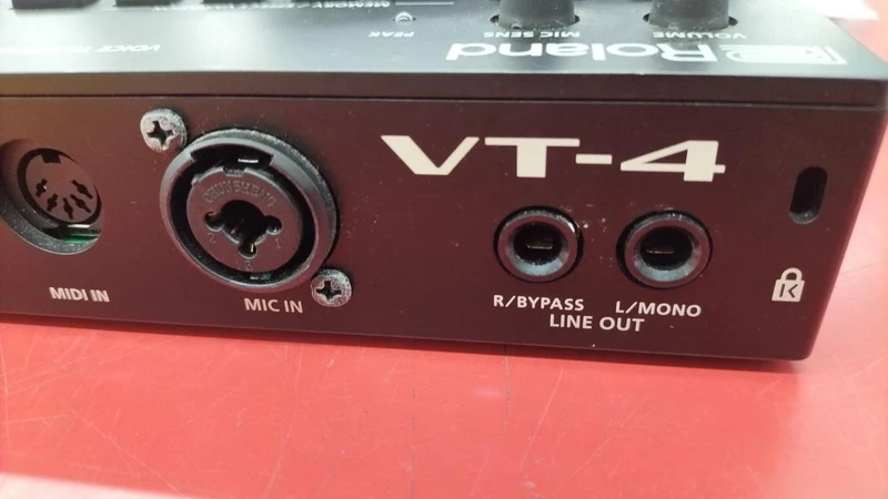 ROLAND Voice Transformers VT-4