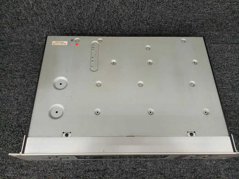 BEHRINGER Equalizer DSP8000