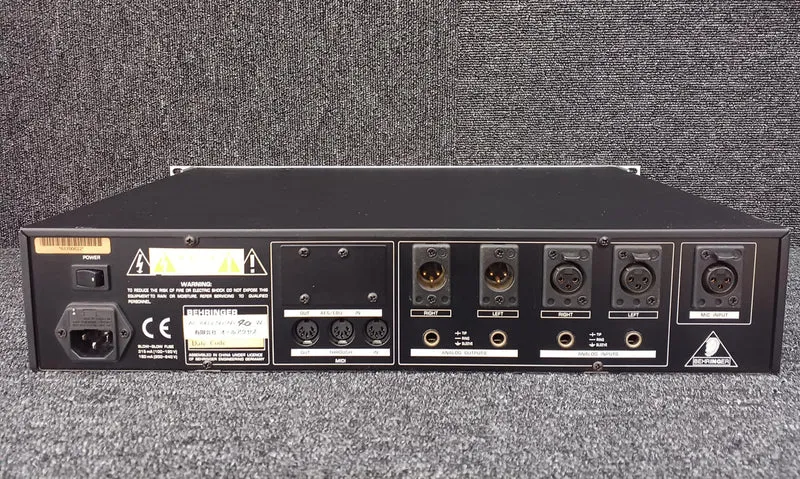 BEHRINGER Equalizer DSP8000