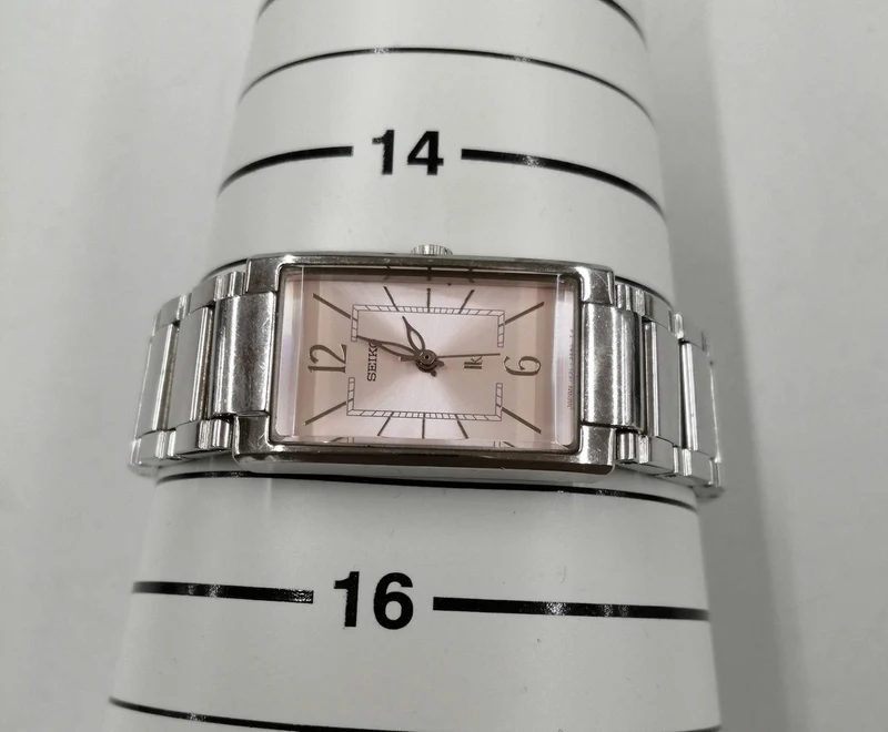 SEIKO Quarz-Armbanduhr 1F21-5E20