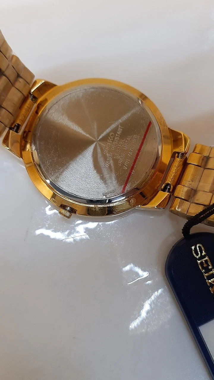 SEIKO Quarz-Armbanduhr V701-7A70