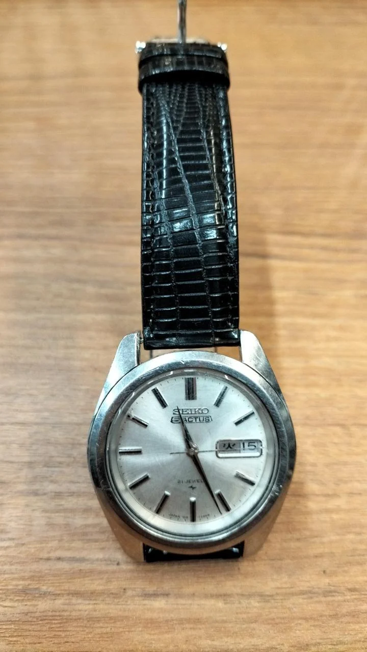 [SCHROTT] SEIKO SEIKO5 ACTUS Automatik, silbernes Zifferblatt mit Kratzern, 7019-7040